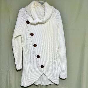 Grecerelle Ivory Chunky Cowl Neck Long Sleeve Asymmetrical Hem Sweater Size M